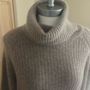 Pura Ribbed Turtleneck Sweater -